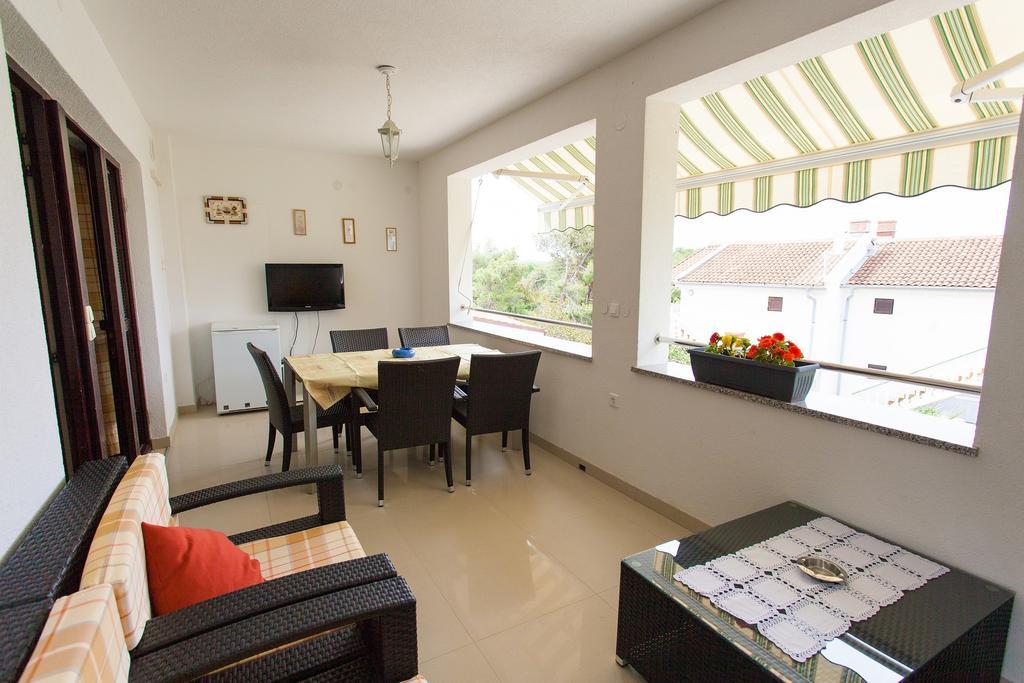 Apartman Kondic Omišalj Habitación foto