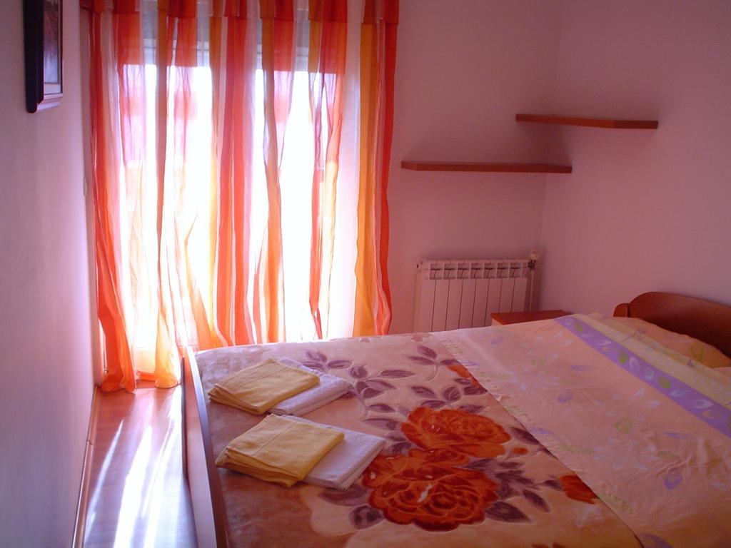 Apartman Kondic Omišalj Habitación foto